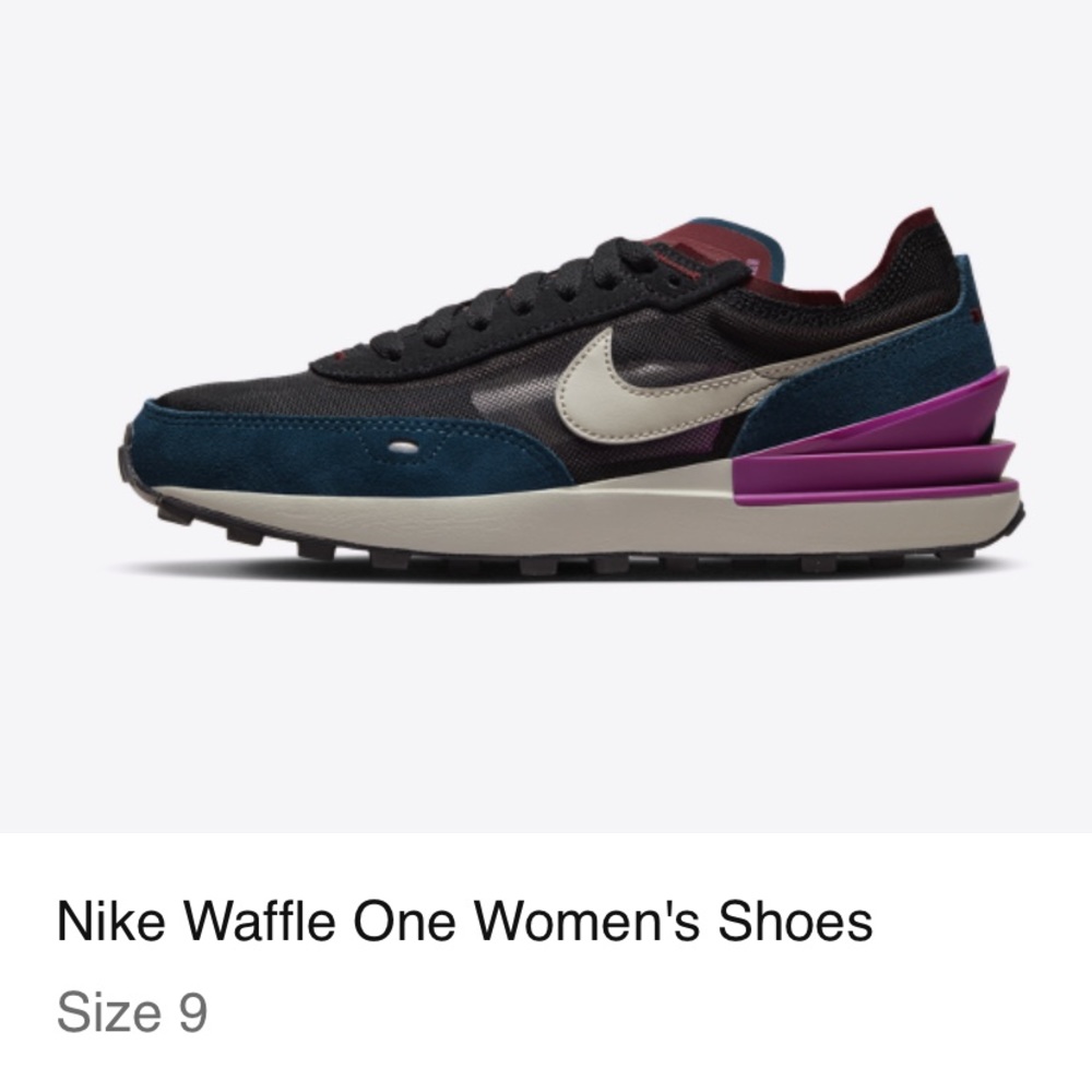 Nike waffle one size 9 like brand new! No marks only worn a few times